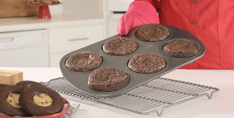 Showing baked brookies in brookie pan